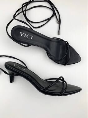 Vici Bella Sandals Lace Up Wrap Ties Kitten Heels Black Faux Leather Women's 7